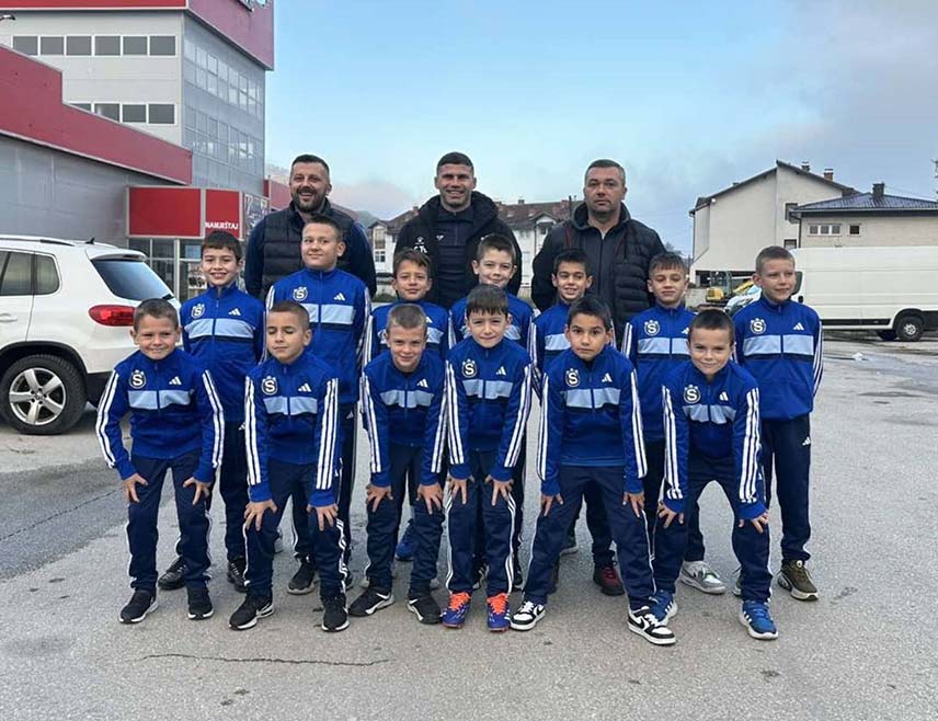 БИЈЕЉИНА, 28. ОКTОБРА /СРНА/ - Tехнички ремонт Братунац /TРБ/ донирао је спортску опрему братуначкој Школи фудбала "Спарта" и тако наставио да подржава успјешне колективе широм Републике Српске.