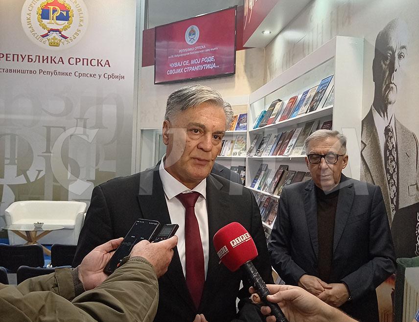 БЕОГРАД, 28. ОКТОБРА /СРНА/ - Министар за научнотехнолошки развој и високо образовање Републике Српске Синиша Каран изјавио је у Београду да је поносан на наступ  Републике Српске на 68. Међународном сајму књиге, те оцијенио да издавачка дјелатност Српске расте.