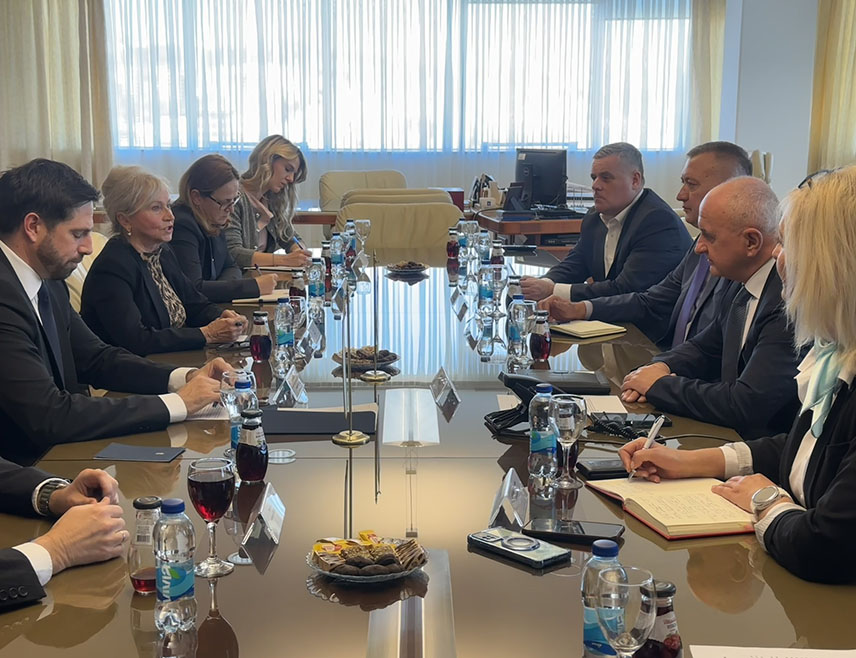 BANJA LUKA, OCTOBER 28 /SRNA/ – Hungarian Deputy Minister of Foreign Affairs and Trade Levente Magyar stated that he and Republika Srpska's Minister of Energy and Mining Petar Đokić discussed in a meeting in Banja Luka the possibility of cooperation between Hungary and Republika Srpska in the fields of energy, the construction of small nuclear power plants, solar energy, wind farms, and financial support for the construction of hydroelectric plants.