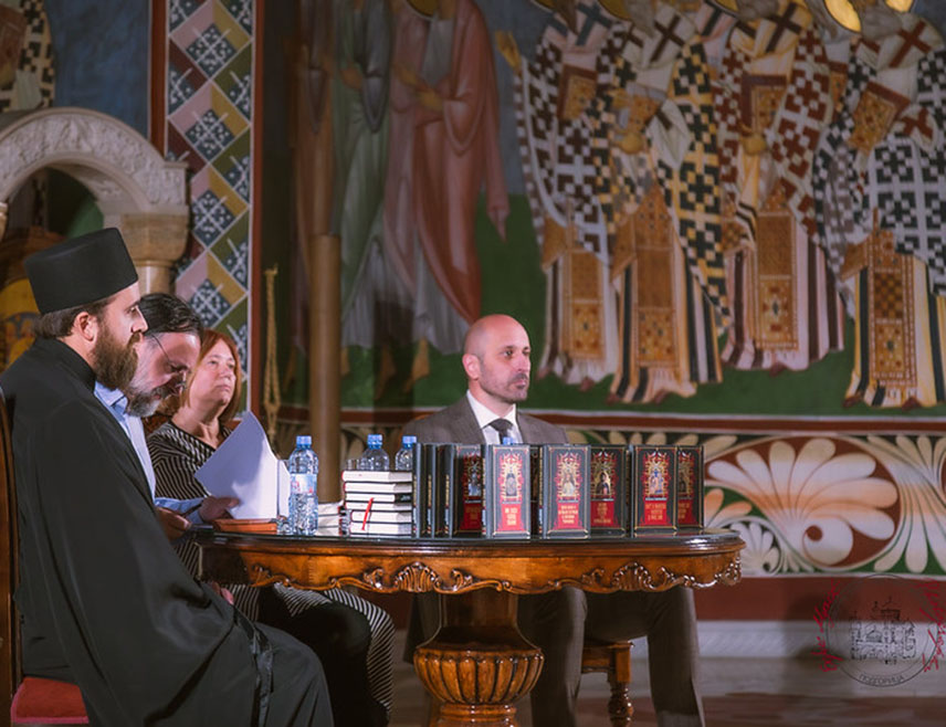 ПОДГОРИЦА, 29. ОКТОБРА /СРНА/ - Блаженопочивши митрополит црногорско-приморски Амфилохије био је један од највећих бесједника 20. и 21. вијека у православном свијету, рекао је митрополит Јоаникије на представљају изабраних дјела његовог претходника у Храму Христа Спаситеља у Подгорици.