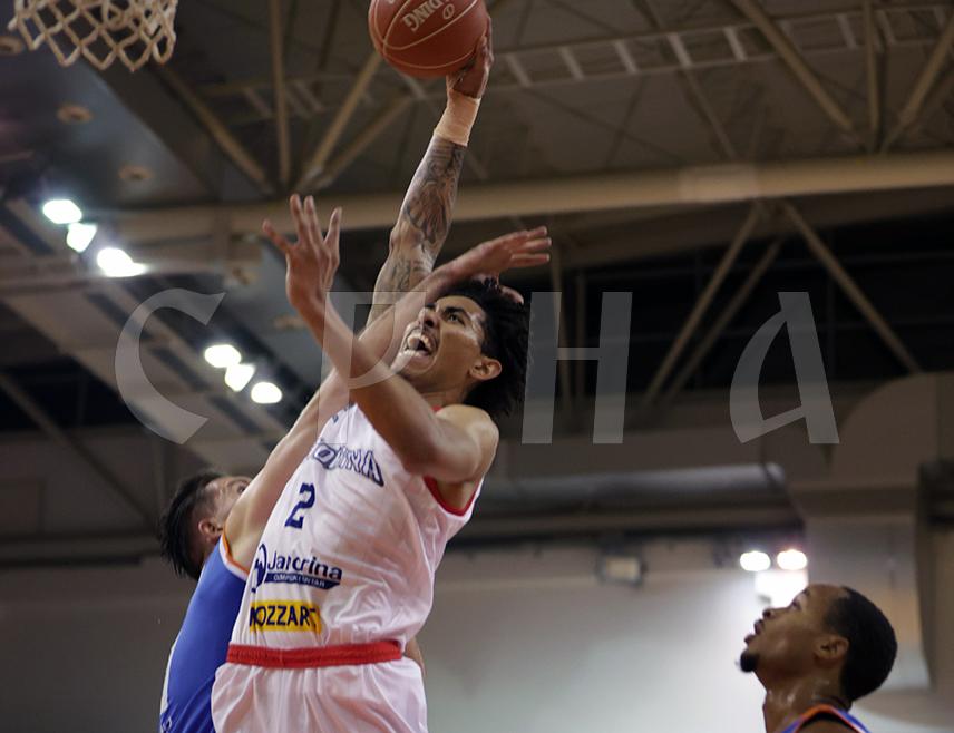 ПАЛЕ, 29. ОКТОБРА /СРНА/ - Кошаркаши "Јахорине" са Пала побиједили су "Морнар" из Бара резултатом 91:77, чиме су уписали први тријумф у дебитантској сезони регионалне АБА два лиге.