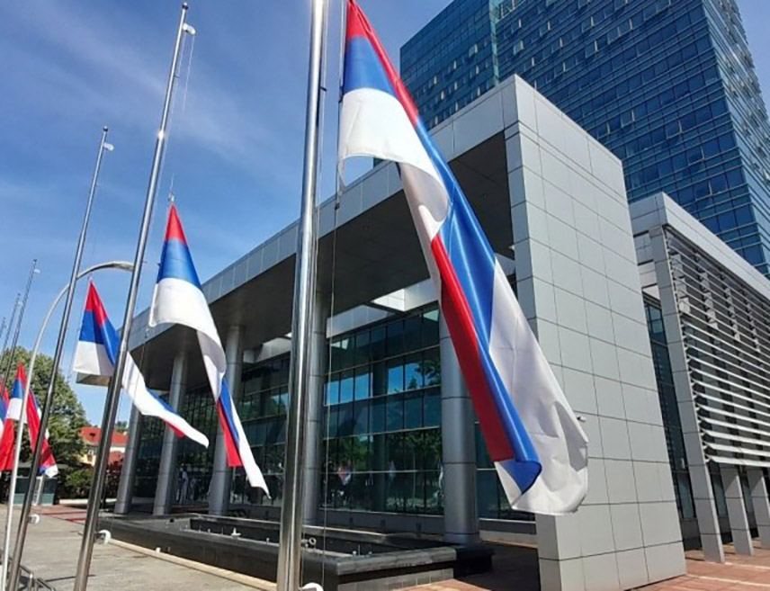 БАЊАЛУКА, 30. ОКТОБРА /СРНА/ - Влада Републике Српске разматраће данас Приједлог закона о стварним правима, те извјештај о утрошку средстава буџетске резерве за првих шест мјесеци ове године.