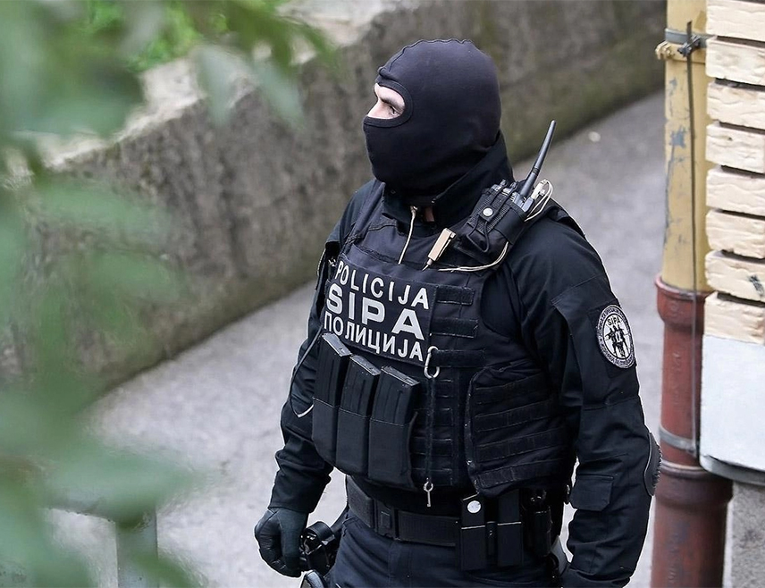 ИСТОЧНО САРАЈЕВО, 30. ОКТОБРА /СРНА/ - На подручју Велике Кладуше у БиХ и Сисачко-мославачке жупаније у Хрватској у току је полицијска акција усмјерена на спречавање и откривање авганистанских криминалних група које су дјеловале у пограничном појасу, саопштено је из Сипе.