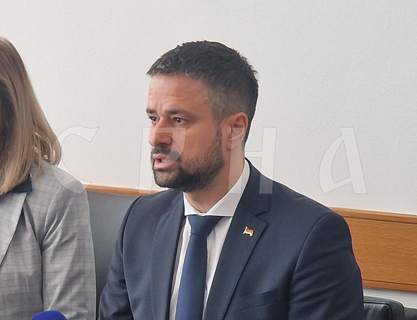 САРАЈЕВО, 30. ОКТОБРА /СРНА/ - Министар финансија и трезора у Савјету министара Срђан Амиџић изјавио је данас у Сарајеву да средства из Плана раста, иако се често доживљавају као грант, већим дијелом представљају кредитна средства која ће бити потребно вратити у будућности.