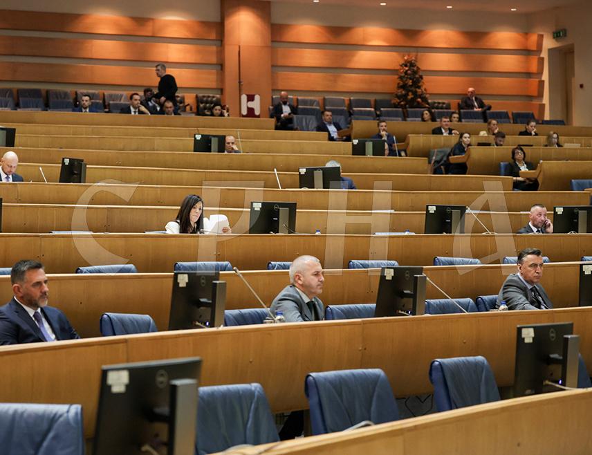 САРАЈЕВО, 30. ОКТОБРА /СРНА/ - У Сарајеву је почела хитна сједница Представничког дома на чијем дневном реду је Приједлог закона о буџету институција БиХ и међународних обавеза БиХ за ову годину у другом читању.