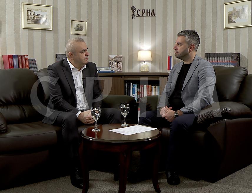 БАЊАЛУКА, 31. ОКТОБРА /СРНА/ - Министар саобраћаја и веза Републике Српске Зоран Стевановић изјавио Срни да је потребна додатна реорганизација "Жељезница", али да то не подразумијева гашење путничког саобраћаја, већ проналазак модела који би ово предузеће учинило одрживим.