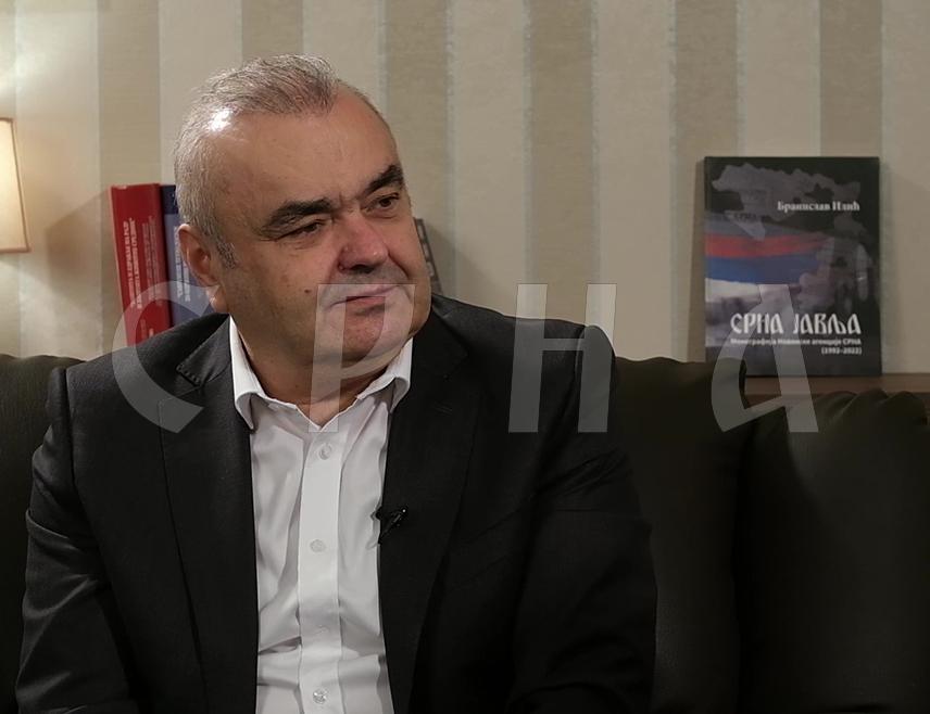 БАЊАЛУКА, 1. НОВЕМБРА /СРНА/ - Министар саобраћаја и веза Републике Српске Зоран Стевановић изјавио је Срни да се више не смије дозволити да нестручни људи раде озбиљне послове, те истакао да је Влада премијера Саве Минића одлучна да се бори против тога и да истраје у тражењу најквалитетнијих кадровских рјешења на свим позицијама.