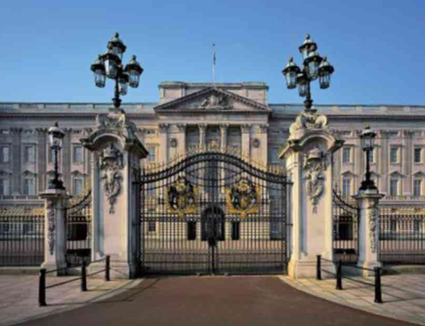 ЛОНДОН, 30. ОКТОБРА /СРНА - РИА Новости/ - Краљ Велике Британије Чарлс Трећи покренуо је процес укидања титула свом брату, принцу Ендруу, усљед оптужби за сексуално злостављање малољетнице и његових веза са америчким финансијером Џефријем Епстином, саопштено је из Бакингемске палате.