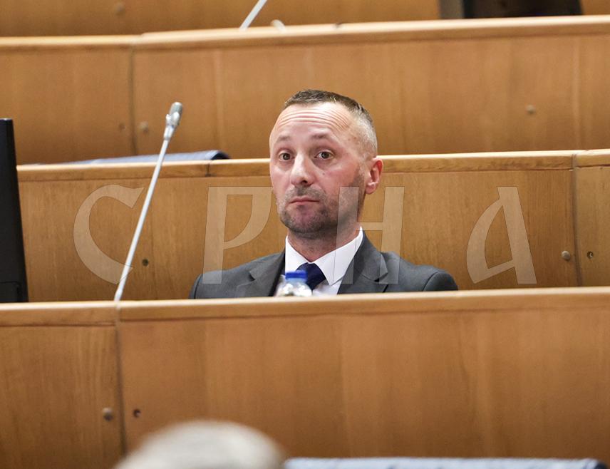 САРАЈАВО, 30. ОКТОБРА /СРНА/ - Посланик СНСД-а у Представничком дому Парламентарне скупштине БиХ Милорад Којић изјавио је Срни да је неуставна одлука овог дома о формирању канцеларије главног преговарача са ЕУ, према којој би главног преговарача и његове замјенике именовали посланици Представничког дома.