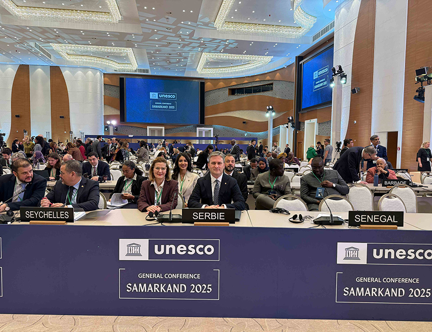 БЕОГРАД, 31. ОКТОБРА /СРНА/ - Министар културе Србије Никола Селаковић указао је на Генералној конференцији Унеска да је српско културно и вјерско насљеђе на Косову и Метохији изложено нападима и покушајима фалсификовања историјског идентитета, те да му је и даље потребна заштита међународне заједнице и Унеска.