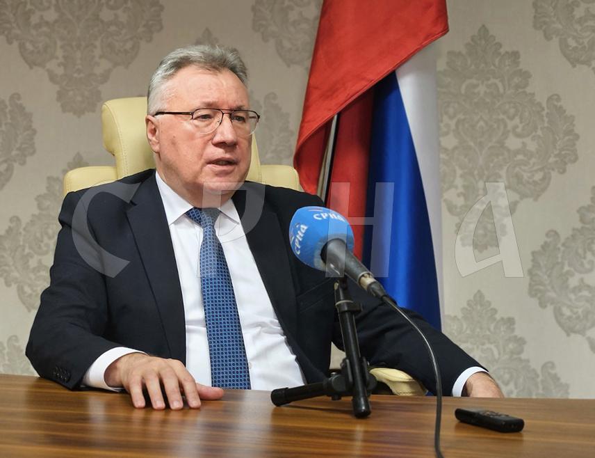 Ситуација након 30 година од постизања Дејтонског мировног споразума довела је до таквог стања да међународни фактор мисли да у БиХ може све да ради. И уз то иду различити калкулације - шта и кад", истакао је Калабухов