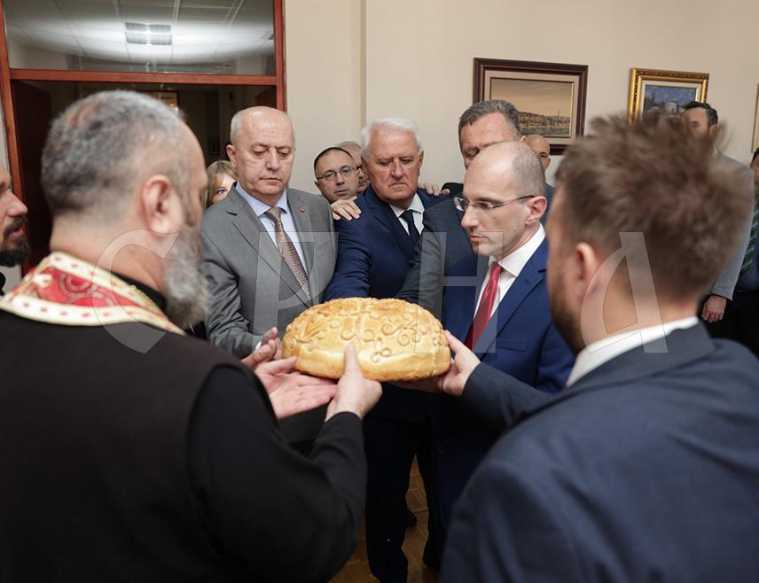 ПАЛЕ, 31. ОКТОБРА /СРНА/ - Правни факултет на Палама, Универзитета у Источном Сарајеву, данас је обиљежио крсну славу – Светог Петра Цетињског и Дан ове високошколске установе.