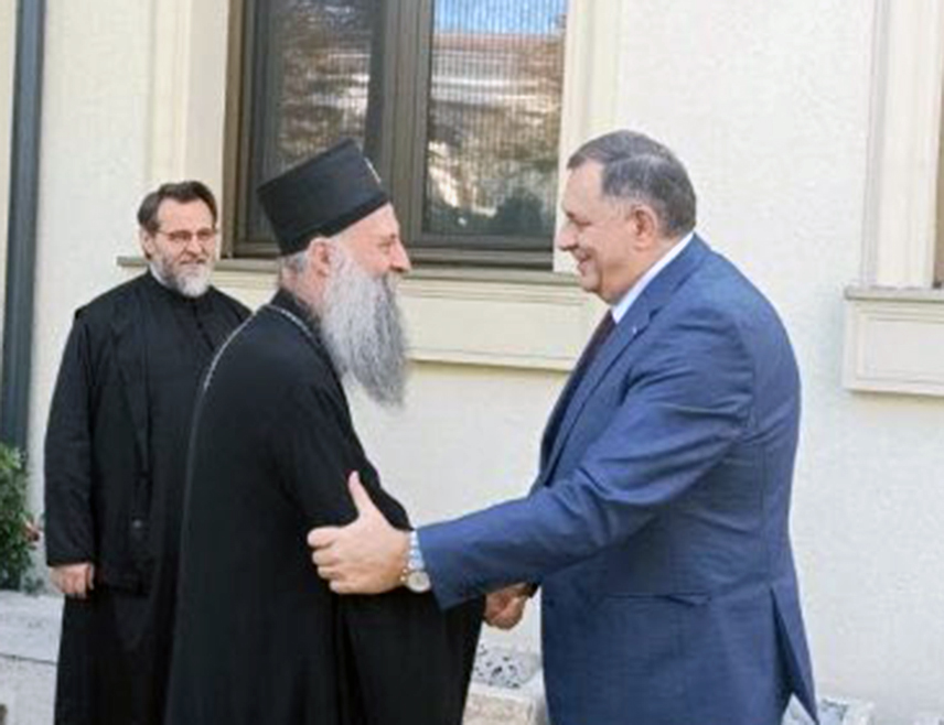 БЕОГРАД, 31. ОКТОБРА /СРНА/ - Његова светост патријарх српски Порфирије изјавио је да предсједник Милорад Додик и предсједник Србије Александар Вучић чине све да се православни идентитет утврђује, његује и гради.