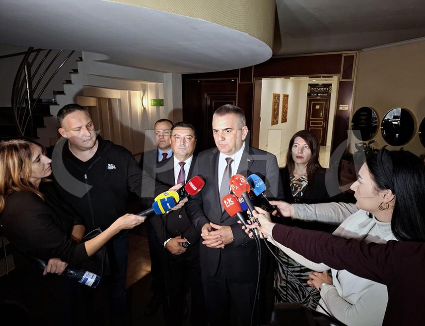 БАЊАЛУКА, 31. ОКТОБРА /СРНА/ - Премијер Републике Српске Саво Минић изјавио је да у функционисању "Шума Републике Српске" има значајног напретка, али да то још није довољно, те да ће сви који лоше раде у шумским газдинствима одговарати.