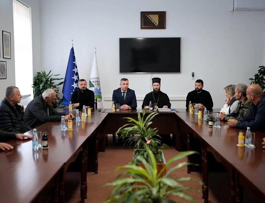 КОЊИЦ, 31. ОКТОБРА /СРНА/ - У Градској управи Коњиц данас је потписан уговор о донацији између Српске православне цркве /СПЦ/ и 10 домаћинстава чија је имовина претрпјела штету у прошлогодишњим поплавама.