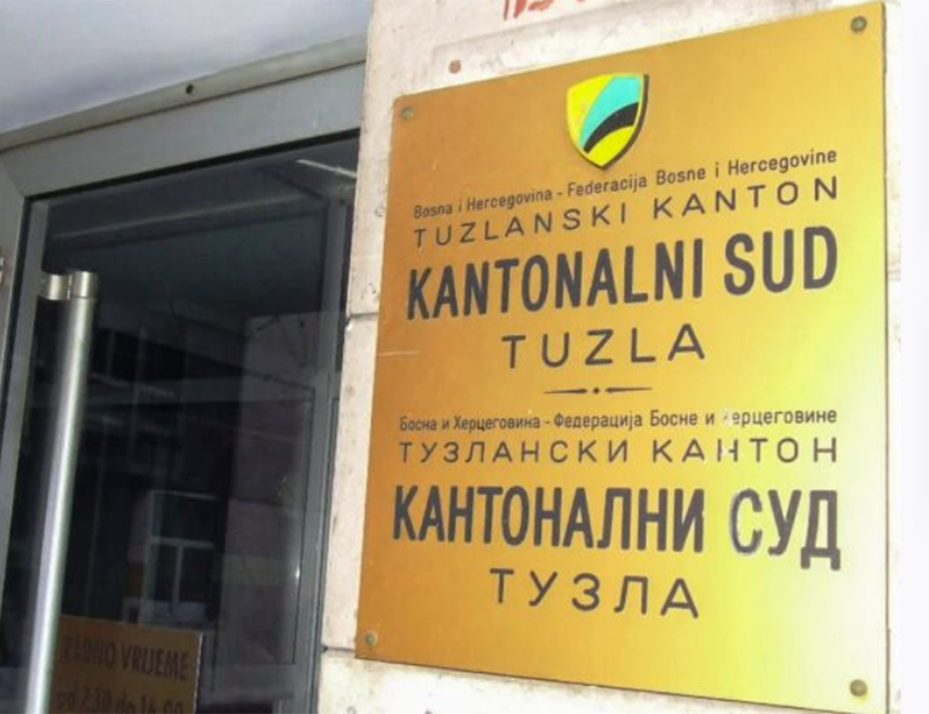 ТУЗЛА, 31. ОКТОБРА /СРНА/ - Кантонални суд у Тузли одредио је једномјесечни притвор осморици мушкараца, од којих су четворица полицајци, због сумње да су двије малољетне дјевојчице од 16 година искориштавали за проституцију, али и сами користили њихове услуге.