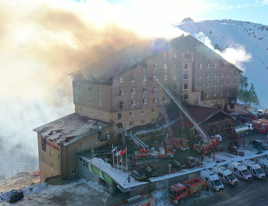 АНКАРА, 1. НОВЕМБРА /СРНА/ - Суд у Турској осудио је 11 људи на доживотни затвор због пожара у којем је у јануару погинуло 78 људи у хотелу у скијалишту на планини Болу на сјеверозападу земље.