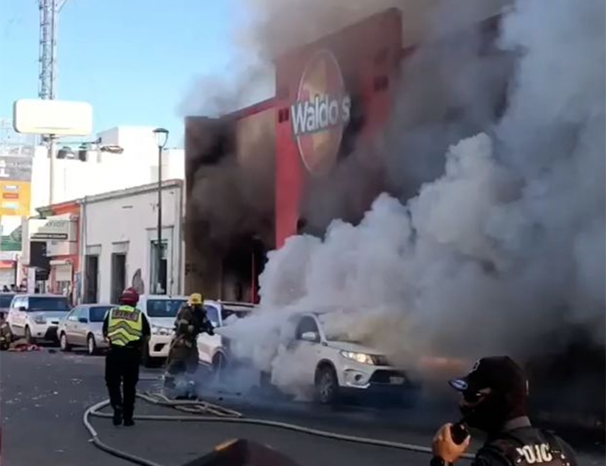 МЕКСИКО СИТИ, 1. НОВЕМБРА /СРНА-Ројтерс/ - Најмање 23 особе су погинуле, међу њима и дјеца, а десетак је повријеђено у пожару који је захватио продавницу у центру града Хермосиљ у Мексику, саопштили су званичници.