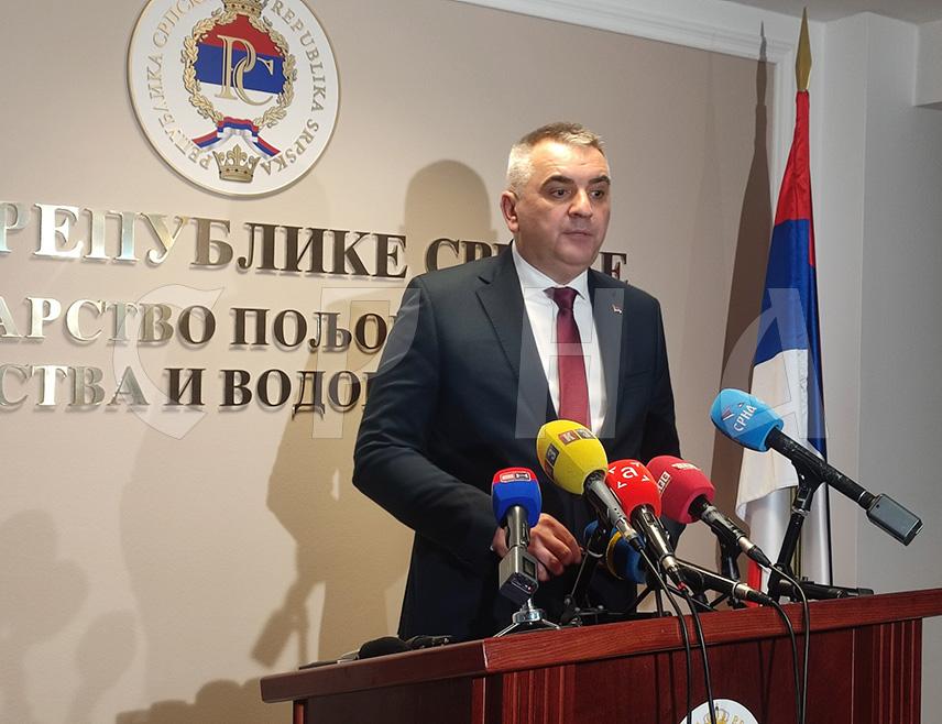 БАЊАЛУКА, 2. НОВЕМБРА /СРНА/ - Премијер Републике Српске Саво Минић замолио је раднике Рудника и Термоелектране /РиТЕ/ Угљевик да се врате на посао, истакавши да је Влада забранила продају угља трећим лицима без њене сагласности.