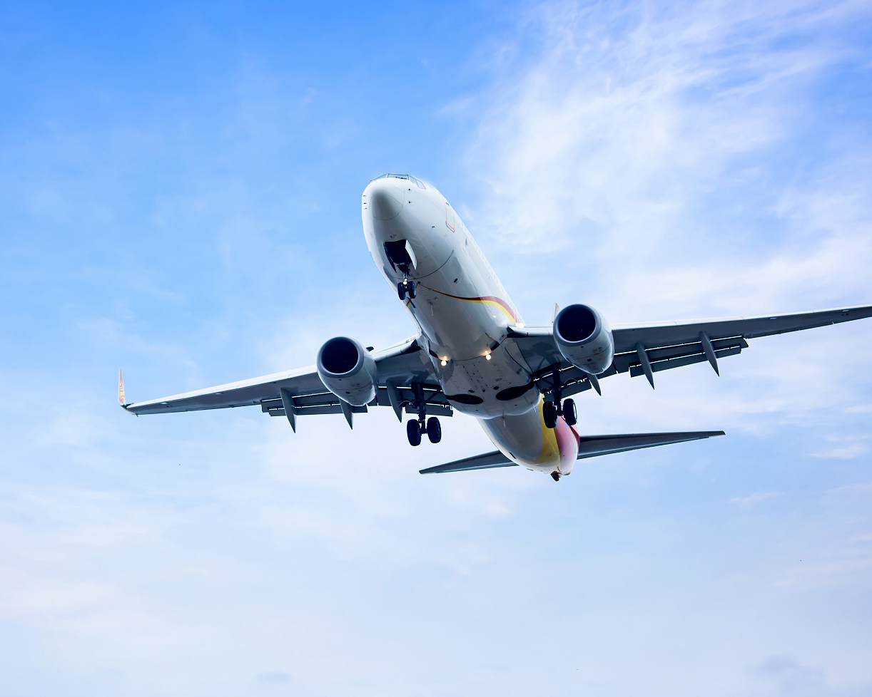 ВАШИНГТОН, 2. НОВЕМБРА /СРНА/ - Амерички аеродроми погођени су великим кашњењима због недостатка контролора лета, који раде без плате због обуставе рада савезне администрације.