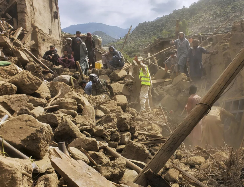 КАБУЛ, 3. НОВЕМБРА /СРНА - РИА Новости/ - Најмање 20 људи погинуло је у земљотресу у Авганистану, саопштило је авганистанско Министарство здравља.