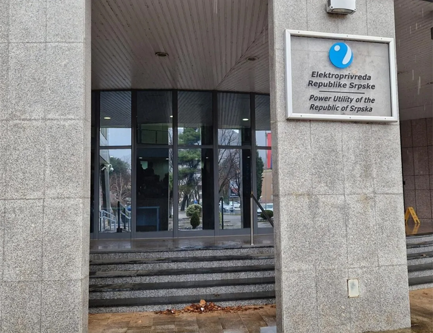 ТРЕБИЊЕ, 3. НОВЕМБРА /СРНА/ - "Електропривреда Републике Српске" /ЕРС/ објавила је позив за закуп производних капацитета произвођача електричне енергије из обновљивих извора који су прикључени на електродистрибутивну мрежу на територији Републике Српске.