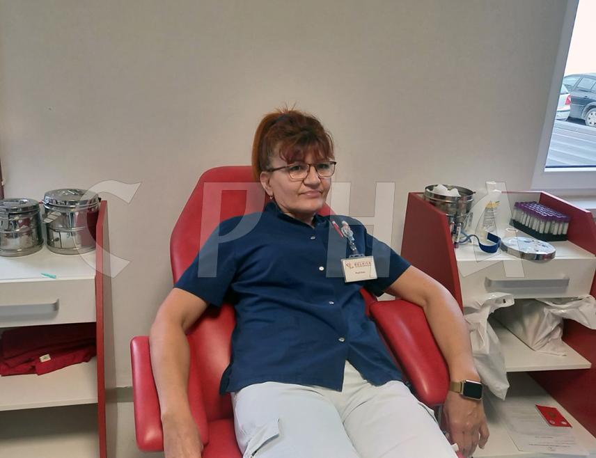 ИСТОЧНО САРАЈЕВО, 3. НОВЕМБРА /СРНА/ - Запослени у Болници "Србија" у Источном Сарајеву данас су се одазвали акцији добровољног давања крви, чиме је почела традиционална манифестација "Дани Болнице".