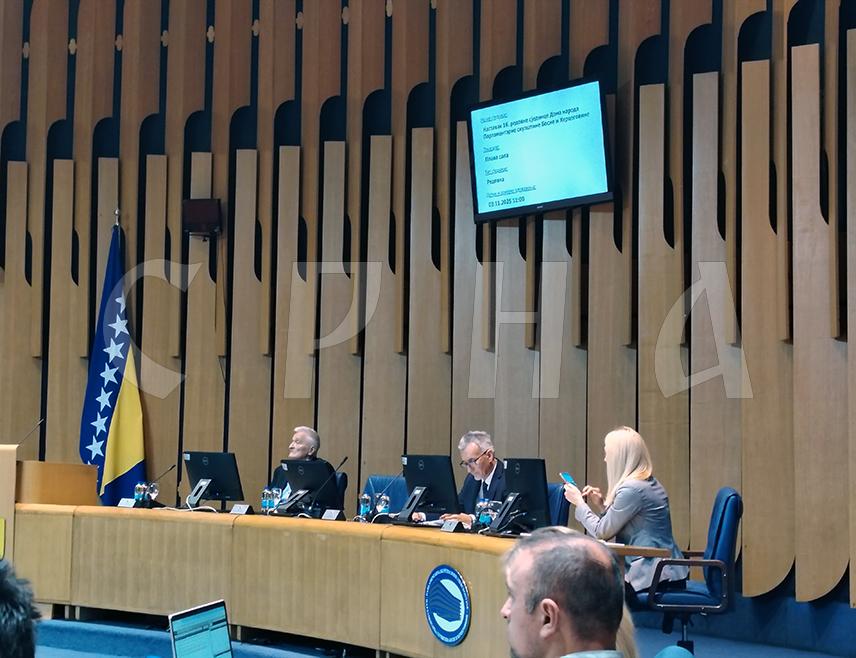 САРАЈЕВО, 3. НОВЕМБРА /СРНА/ - Предсједавајући Дома народа Парламентарне скупштине БиХ Кемал Адемовић констатовао је да нема кворума за наставак сједнице која је започета у априлу, те дао паузу од 30 минута како покушао да обезбиједи услове за рад.