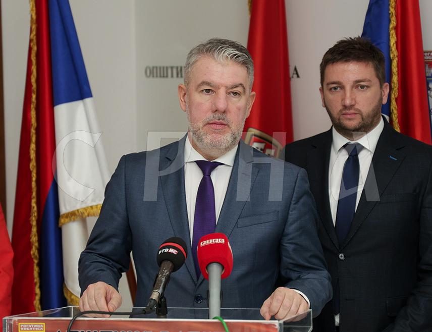 РОГАТИЦА, 3. НОВЕМБРА /СРНА/ - Министар здравља и социјалне заштите Републике Српске Ален Шеранић похвалио је рад општине Рогатица на пронаталитним мјерама, као и на побољшању услова живота за младе брачне парове.