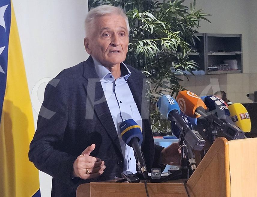 САРАЈЕВО, 3. НОВЕМБРА /СРНА/ - Замјеник предсједавајућег Дома народа Парламентарне скупштине БиХ Никола Шпирић изјавио је да контрибуција политичке моћи СНСД-а проистиче из изборног резултата и указао да је у Парламентарној скупштини на снази наставак процеса блокаде рада институција од оних који желе да покажу да је немогућ европски пут уколико у реализацији обавеза учествује СНСД.