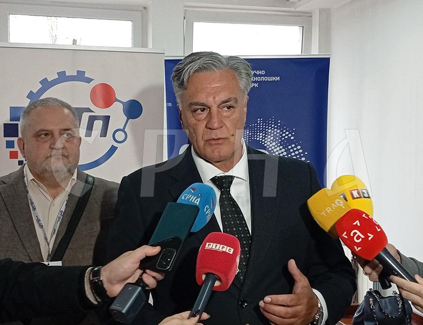 БАЊАЛУКА, 3. НОВЕМБРА /СРНА/ - Министар за научнотехнолошки развој и високо образовање Републике Српске Синиша Каран рекао је да су млади образовани људи најважнији ресурс за развој високих технологија.