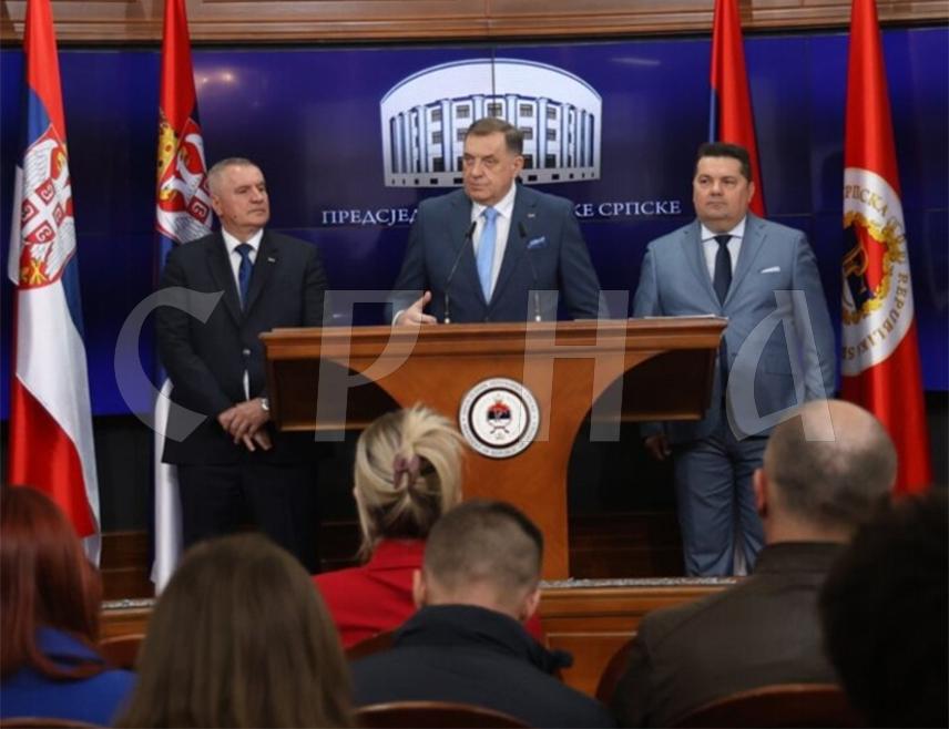 САРАЈЕВО, 4. НОВЕМБРА /СРНА/ - Тужилаштво БиХ обуставило је истрагу против Милорада Додика, Радована Вишковића и Ненада Стевандића у предмету "напад на уставни поредак", речено Срни у овој правосудној институцији.