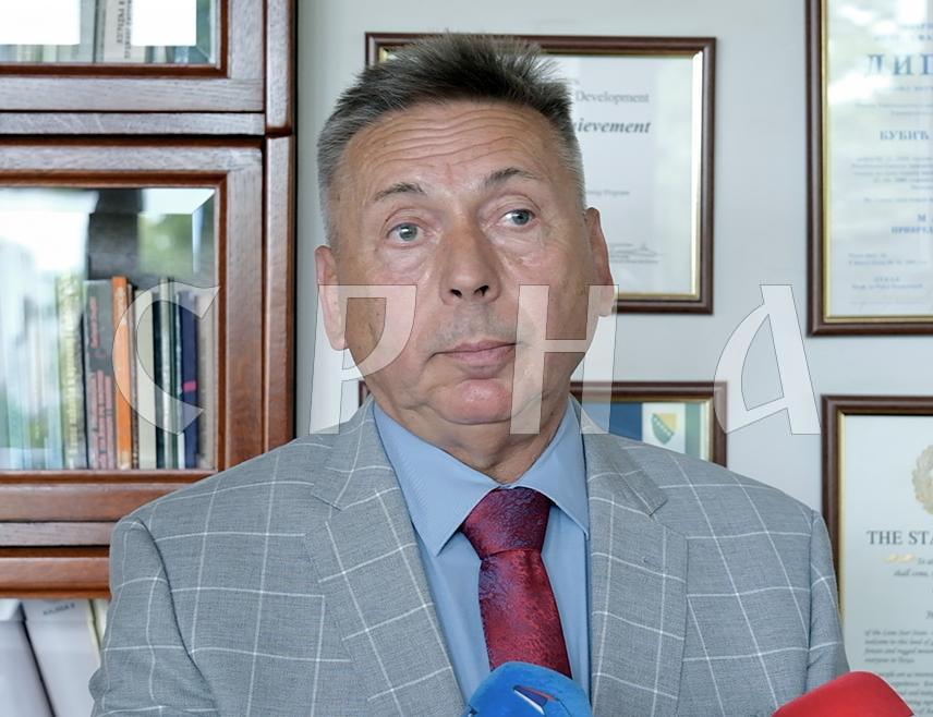 БАЊАЛУКА, 4. НОВЕМБРА /СРНА/ - Горан Бубић, адвокат предсједника Милорада Додика, изјавио је вечерас Срни да је одбијањем апелације одбране, крњи Уставни суду БиХ потврдио да се у БиХ не примјењује Устав БиХ као највиши правни акт, него политичке одлуке самозваног странца, те најавио да ће бити покренут поступак пред Европским судом за људска права у Стразбуру.