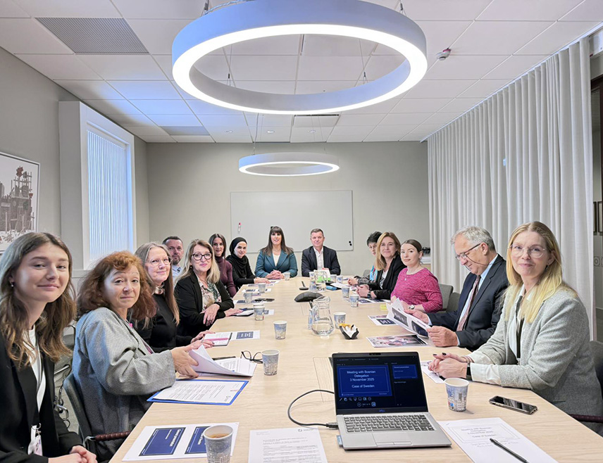 БАЊАЛУКА, 4. НОВЕМБРА /СРНА/ - Директор Центра за једнакост и равноправност полова Владе Републике Српске Маја Векић истакла је да су институције Републике Српске опредијељене за унапређење равноправности полова и примјену европских стандарда у овој области.