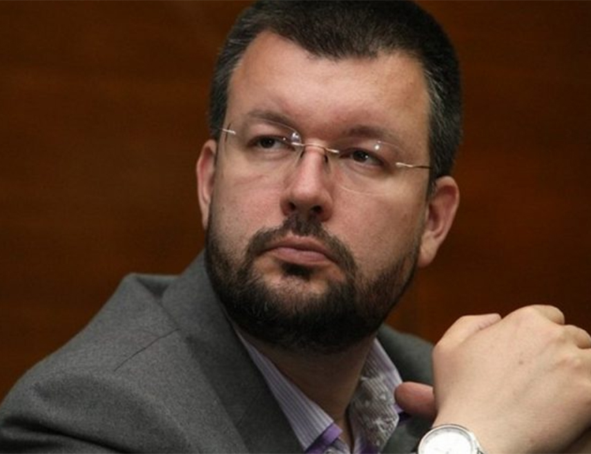 БЕОГРАД, 5. НОВЕМБРА /СРНА/ - Историчар Чедомир Антић изјавио је Срни да су у Хрватској изабрали да своје идентитетско питање рјешавају тако што ће негирати сва права Србима и сада покушавају да у потпуности пониште српски народ и културу.