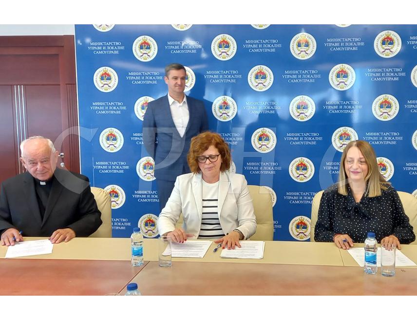 БАЊАЛУКА, 5. НОВЕМБРА /СРНА/ - Министар управе и локалне самоуправе Републике Српске Сенка Јујић потписала је данас у Бањалуци уговоре са представницима Удружења "12 беба" из Приједора и "Каритаса" за додјелу гранта за суфинансирање пројеката.