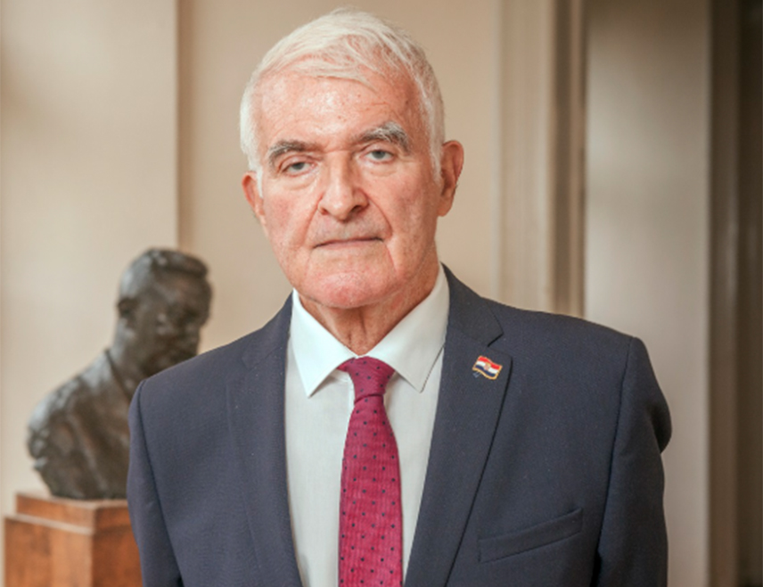 ЗАГРЕБ, 5. НОВЕМБРА /СРНА/ - Свјетник хрватског премијера Звонко Кусић сматра да инцидент у Сплиту, гдје су мушкарци прекинули обиљежавање Дана српске културе, узвикивали усташки поздрав "За дом спремни!" и вријеђали учесника на националној основи, изгледао драматичније него што јесте због присуства дјеце.