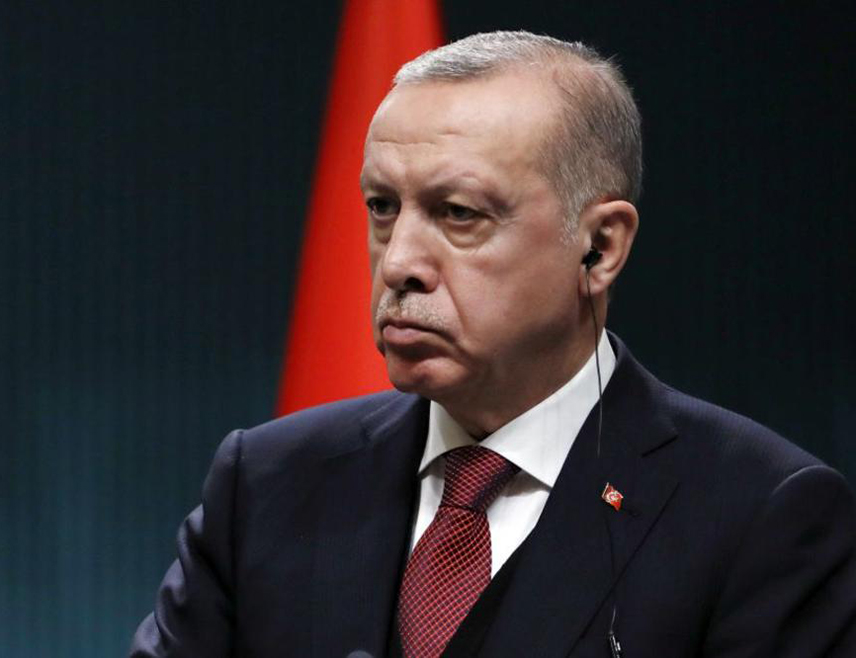 АНКАРА, 5. НОВЕМБРА /СРНА-Ројтерс/ - Турски предсједник Реџеп Тајип Ердоган изјавио је да је Турска ушла у "нову фазу" у напорима да оконча насиље курдских милитаната и да је отворен за идеју да се затворени лидер Радничке партије Курдистана /ПКК/ Абдулах Оџалан обрати посланицима.