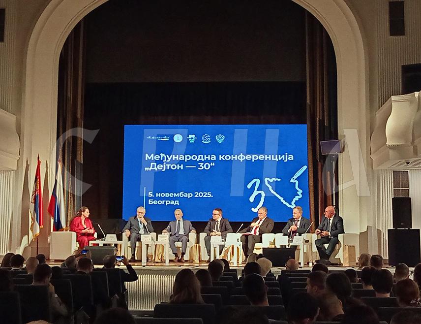 БЕОГРАД, 5. НОВЕМБРА /СРНА/ - Амбасадор БиХ у Србији Александар Врањеш рекао је да од БиХ неће остати ништа ако брзо не буде покушаја дијалога политичких представника три конститутивна народа у БиХ, који би могао да успостави некакав унутрашњи консензус.