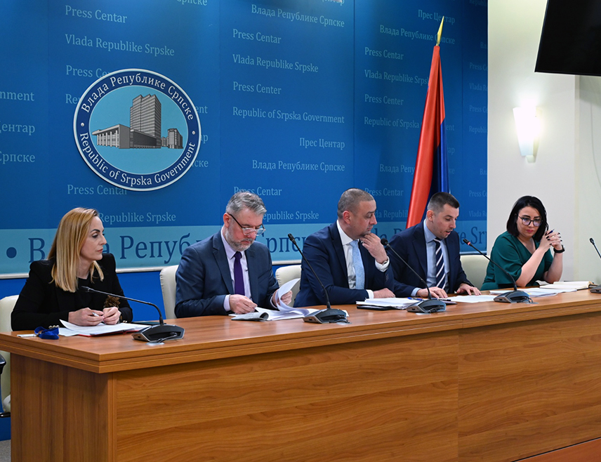 БАЊАЛУКА, 6. НОВЕМБРА /СРНА/ - Влада Републике Српске усвојила је данас Нацрт закона о туризму којим ће бити настављен рад на смањењу сиве зоне у области туризма, рекао је министар трговине и туризма Денис Шулић.