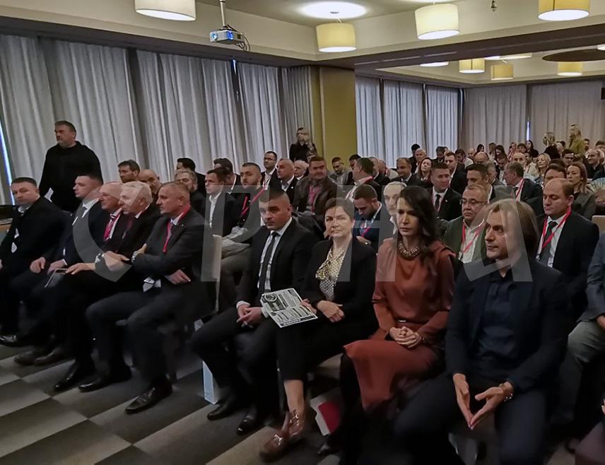 ДОБОЈ, 6. НОВЕМБРА /СРНА/ - У Добоју је данас свечано отворена 10. Међународна научна конференција "Нови хоризонти транспорта и комуникација 2025", која ће до 8. новембра окупити више од 300 учесника из 40 земаља са готово свих континената.