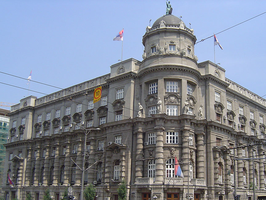 БЕОГРАД, 6. НОВЕМБРА /СРНА/ - Влада Србије усвојила је Приједлог закона о буџету за 2026. годину, којим су планирани укупни приходи од 2.414 милијарди динара /око 20,6 милијарди евра/ и расходи од 2.751 милијарди динара /око 23,5 милијарди евра/, уз дефицит од три одсто БДП-а.