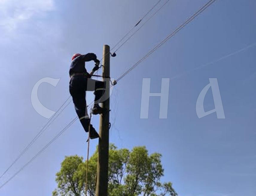 БИЈЕЉИНА, 6. НОВЕМБРА /СРНА/ - Из предузећа "Електро-Бијељина" најавили су знатна улагања у реконструкцију мреже у Лопарама и истакли да је у току године на овом подручју био најмање непланских застоја на мрежи, што је набољи доказ одговорног рада на терену.