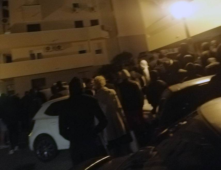 СПЛИТ, 7. НОВЕМБРА /СРНА/ - Деветорица осумњичених да су у понедјељак, 3. новембра, насилно прекинули одржавање Дана српске културе у Градском котару Блатине ухапшена су и одређен им је једномјесечни притвор.