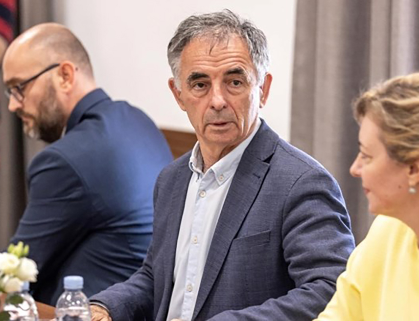 ЗАГРЕБ, 7. НОВЕМБРА /СРНА/ - Предсједник Самосталне демократске српске странке /СДСС/ Милорад Пуповац изјавио је да пријетње смрћу које добија нису новост, али да су постале учесталије, те указао да постоје снаге у Хрватској којим садашњи уставни поредак не одговара јер им је ближа 1941. година.