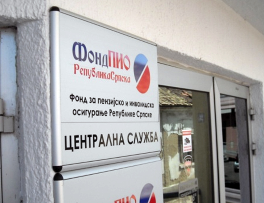 БИЈЕЉИНА, 7. НОВЕМБРА /СРНА/ - У Републици Српској данас је почела исплата октобарских пензија за шта је издвојено 167,89 милиона КМ у бруто износу, саопштено је из Фонда за пензијско и инвалидско осигурање /ПИО/ Републике Српске.