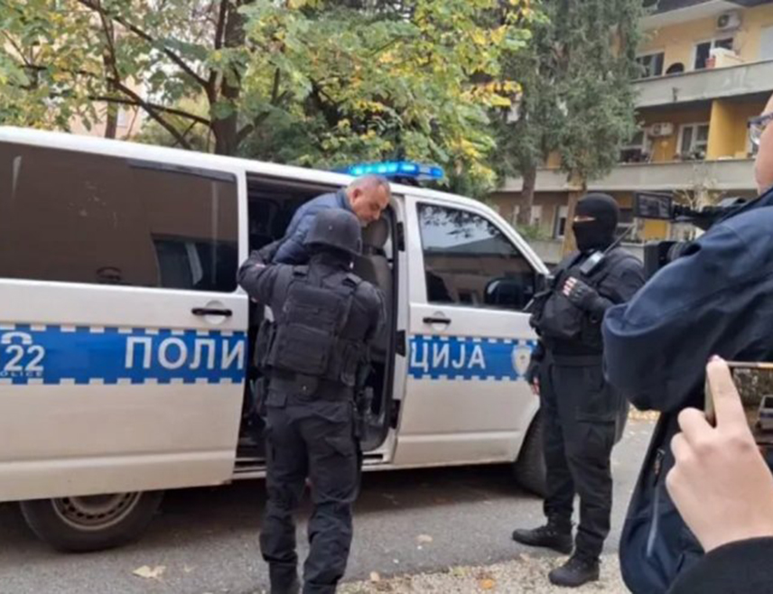 БАЊАЛУКА, 7. НОВЕМБРА /СРНА/ - Четири лица чији су иницијали М.Л, З.К, Б.П. и С.Н. из Добоја предата су данас Посебном одјељењу за сузбијање корупције, организованог и најтежих облика привредног криминала Републичког јавног тужилаштва, јавља новинар Срне.