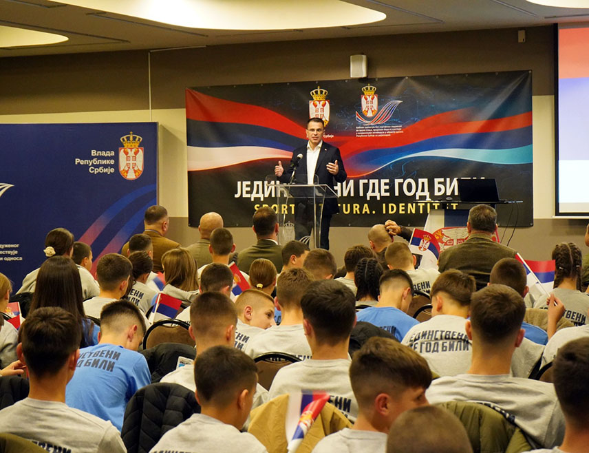 БЕОГРАД, 7. НОВЕМБРА /СРНА/ - Министар без портфеља у Влади Србије задужен за дијаспору Ђорђе Милићевић отворио је дјечји камп на Копаонику у оквиру манифестације "Јединствени гдје год били", те нагласио да је ова манифестација симбол трајне везе између Србије и Републике Српске.