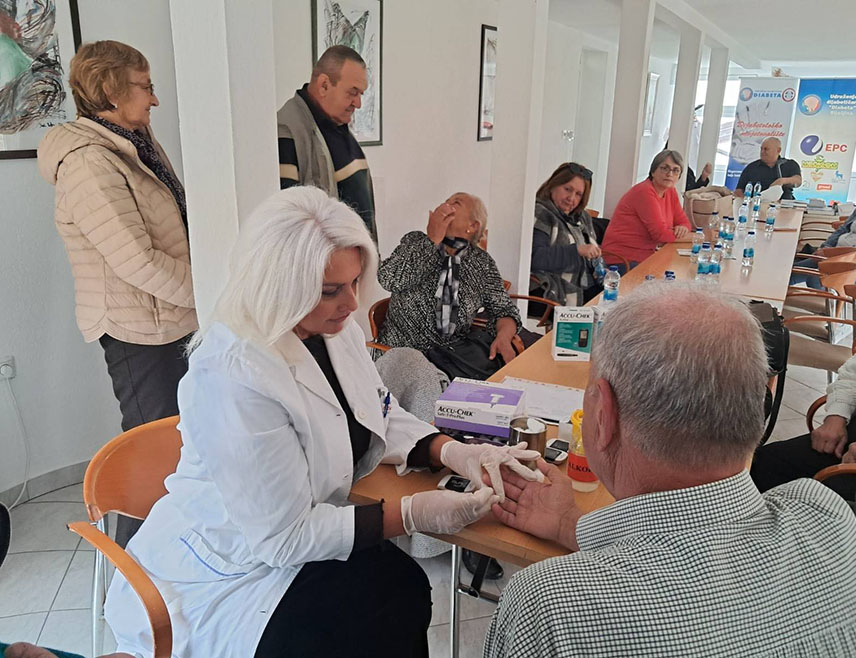 БИЈЕЉИНА, 7. НОВЕМБРА /СРНА/ - У бијељинском Удружењу "Диабета" кажу да је број обољелих од дијабетеса у регији достигао 11.000, од којих је око 2.700 особа на инзулину.
