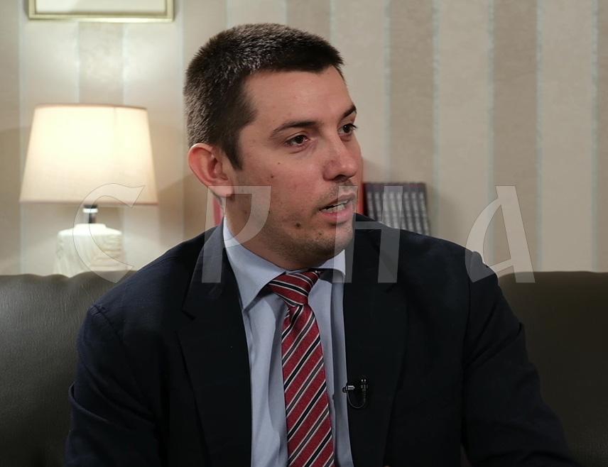 БАЊАЛУКА, 8. НОВЕМБРА /СРНА/ - Члан Главног одбора СНСД-а Денис Шулић поручио је да ће нови предсједник Републике Српске бити кандидат ове странке Синиша Каран који ће наставити реализацију започетих пројеката и политика Милорада Додика и СНСД-а.